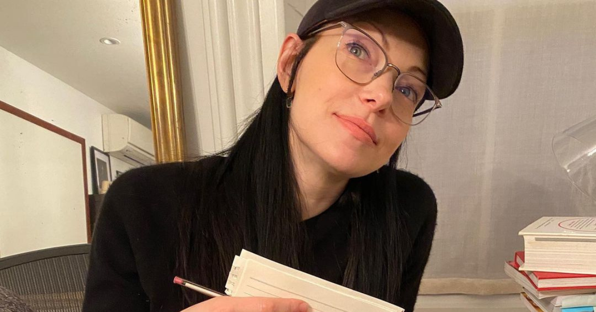 1200px x 628px - Laura Prepon Reveals How She Was Forced Into Using Social Media