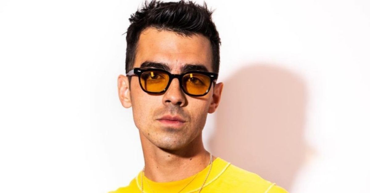 Twitter Has A Field Day With Joe Jonas’s ‘Camp Rock’ Hairstyle In New Video
