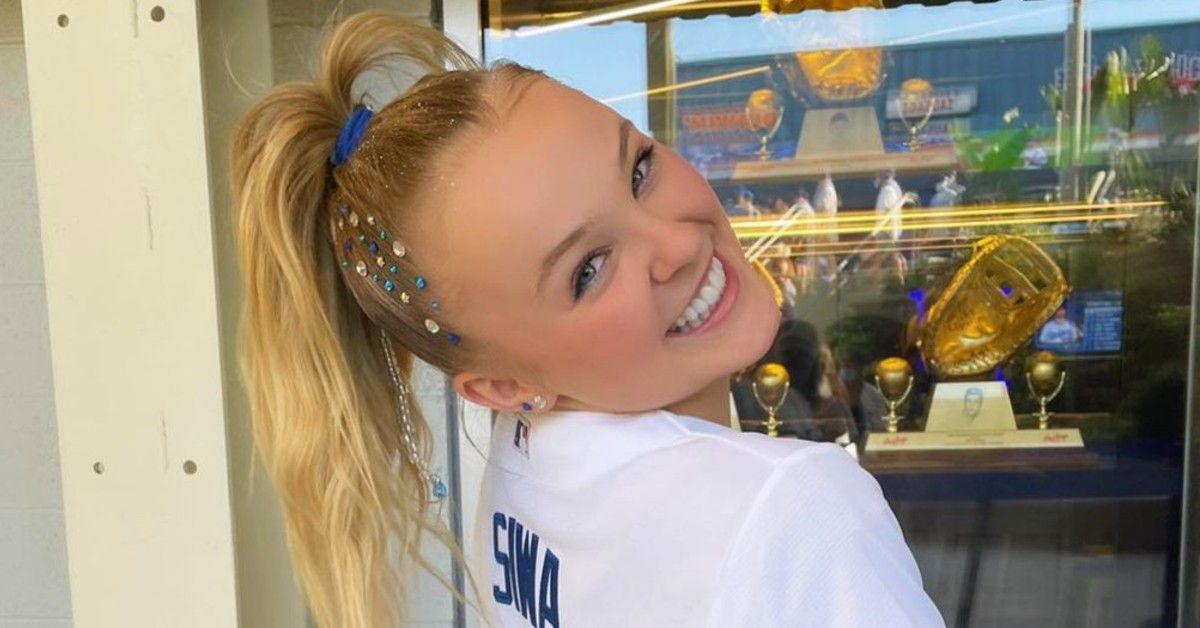JoJo Siwa Chops Off Ponytail – See Her Gorgeous New Hairstyle!