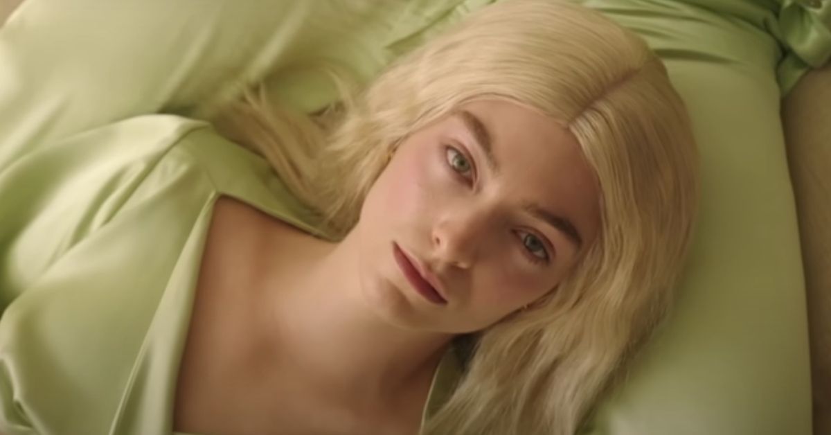 Image of Lorde from her Mood Ring music video