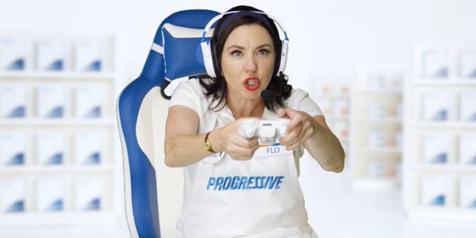 Stephanie Courtney como Flo em um Progressivo comercial