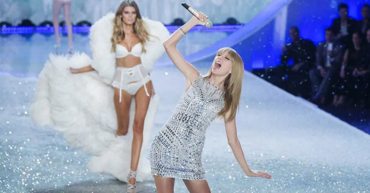 Taylor Swift Shows Off Stems at Victoria's Secret Fashion Show