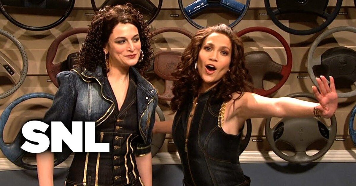 Jenny Slate and Jennifer Lopez in an episode of 'Saturday Night Live'