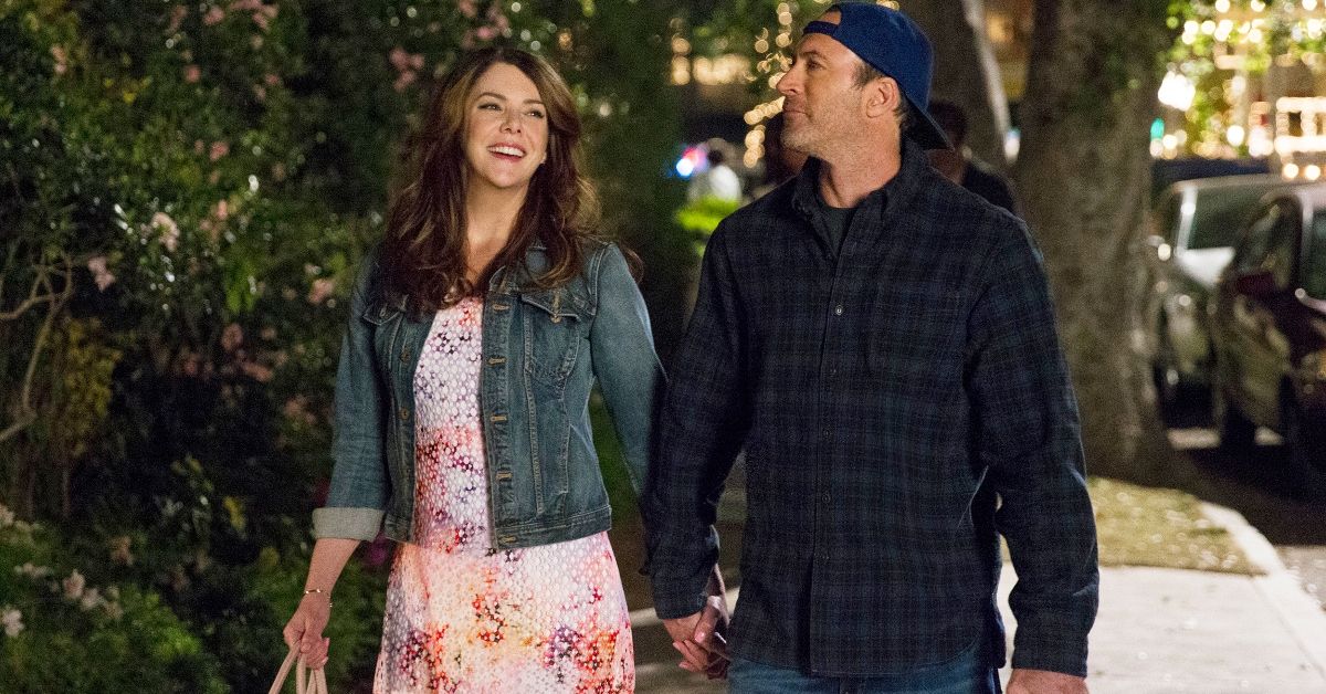 Lauren Graham as Lorelai Gilmore and Scott Patterson as Luke Danes smiling and holding hands in Gilmore Girls: A Year In The Life