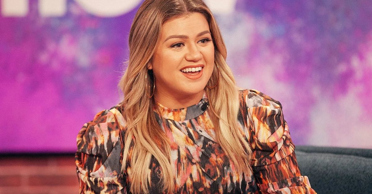 Kelly Clarkson smiling while appearing on The Kelly Clarkson Show