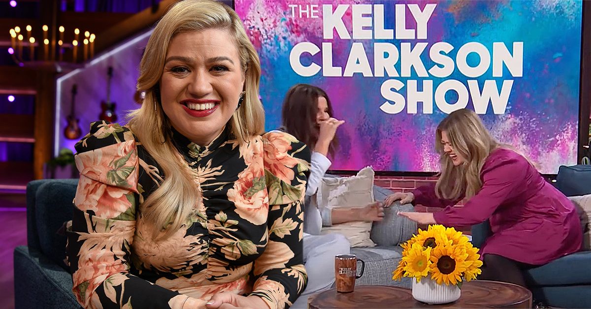 Kelly Clarkson laughs with Sandra Bullock on the Kelly Clarkson talk show