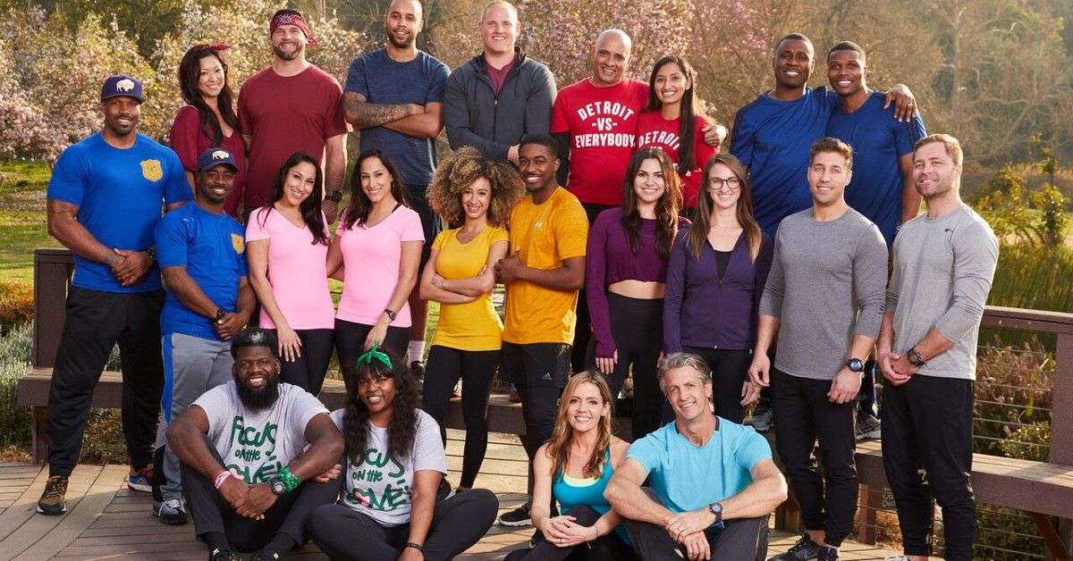 Teams from The Amazing Race season 33 posed together