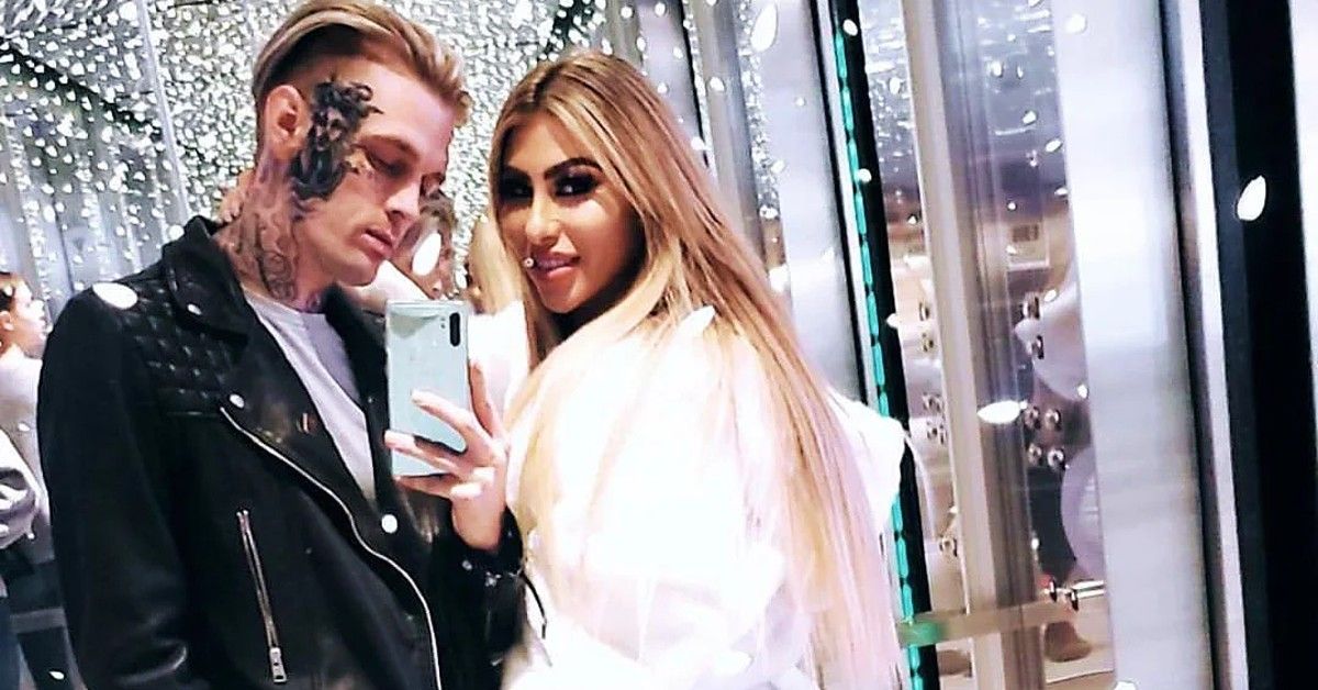 Aaron Carter and Melanie Martin take mirror picture in department store