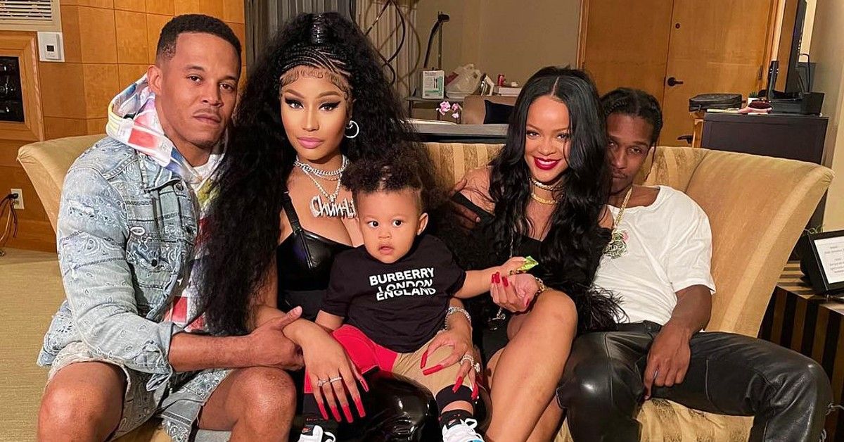 Nicki Minaj and Rihanna posed on couch with family