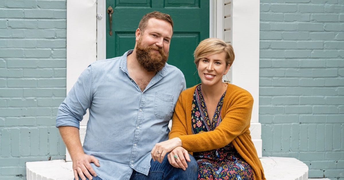Ben and Erin Napier posed in front of a beautiful home
