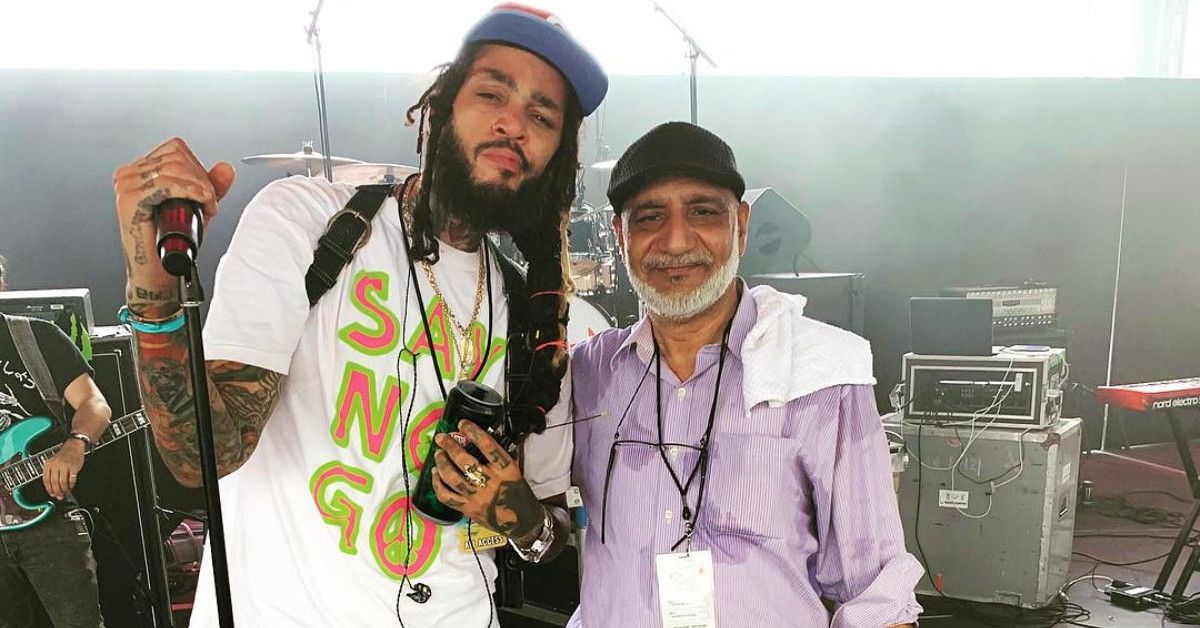 Travie McCoy holding microphone stand