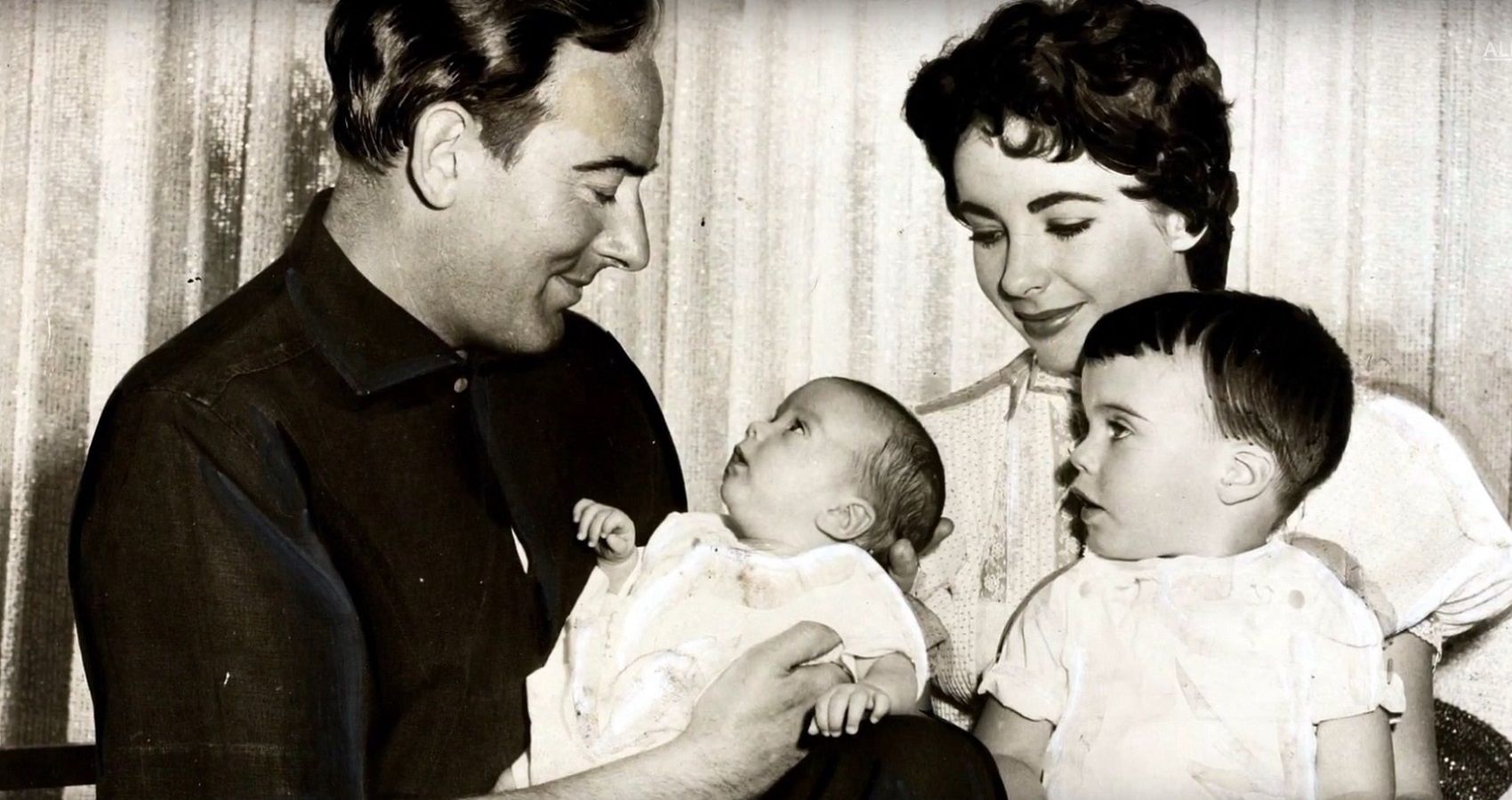 Elizabeth Taylor with her kids