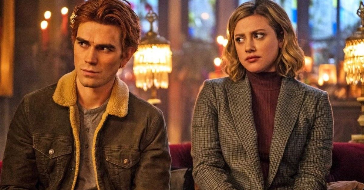 A still from Riverdale featuring KJ Apa and Lili Reinhart 