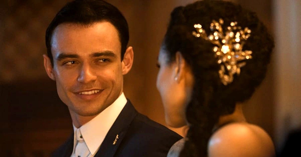Thomas-Doherty-in-Invitation.jpg