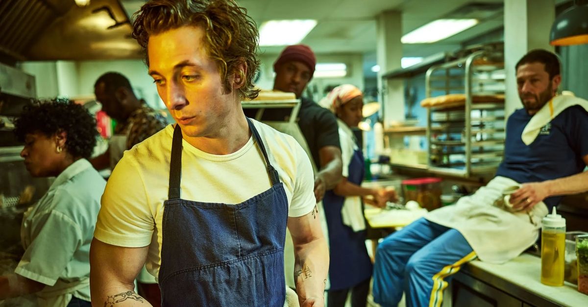 Jeremy Allen White looking ripped