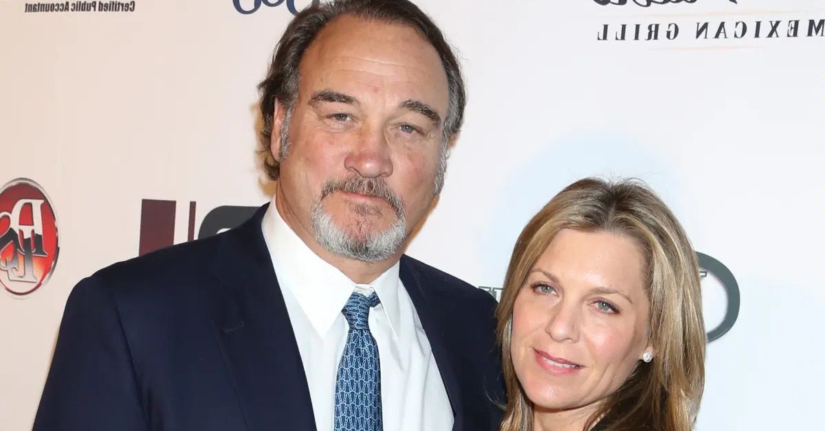 Jim Belushi and his wife Jennifer Sloan on the red carpet