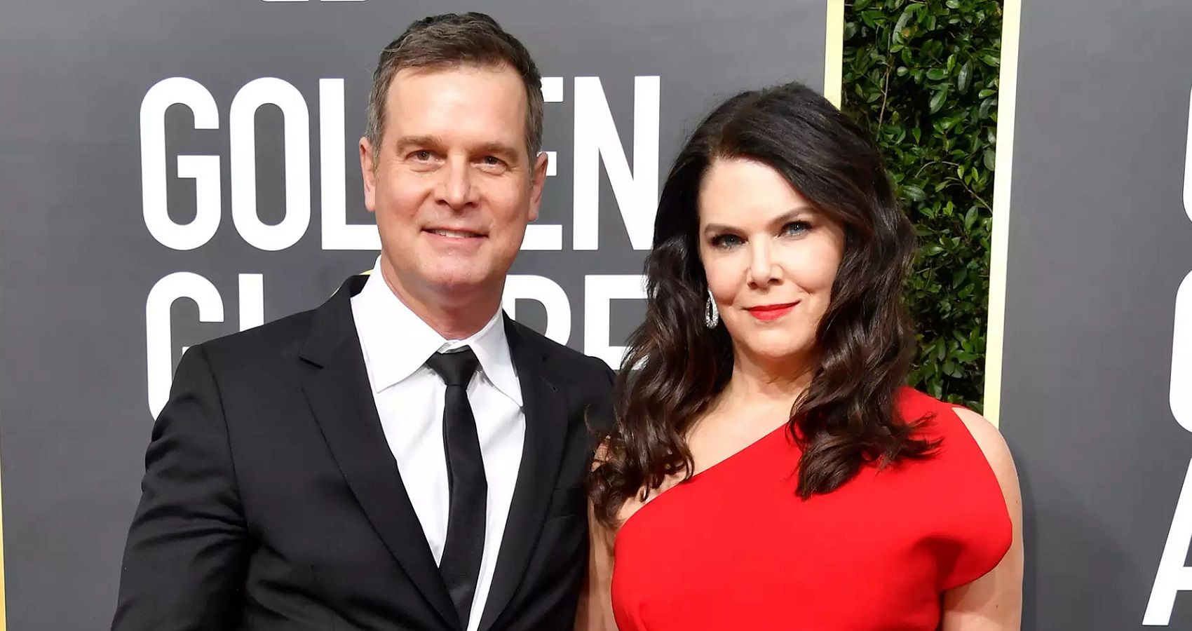 Lauren Graham and Peter Krause on the red carpet