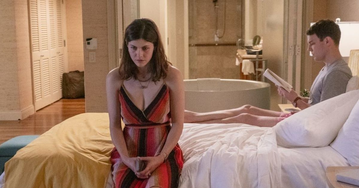 What happens to Alexandra Daddario in White Lotus