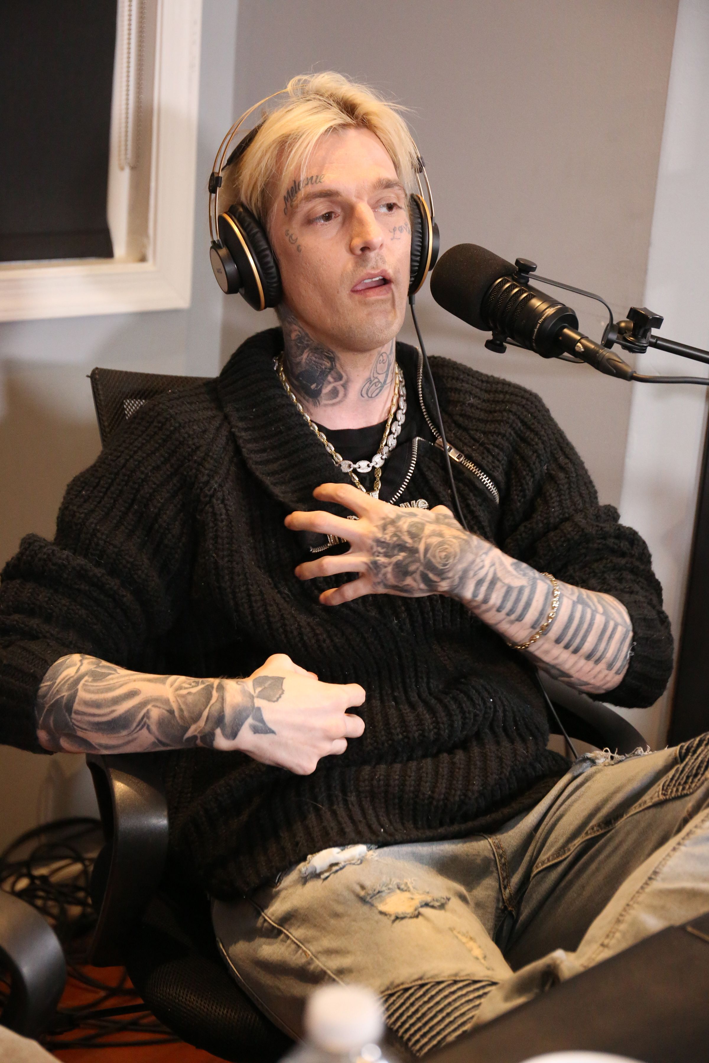 Aaron Carter recording a podcast in 2021-1