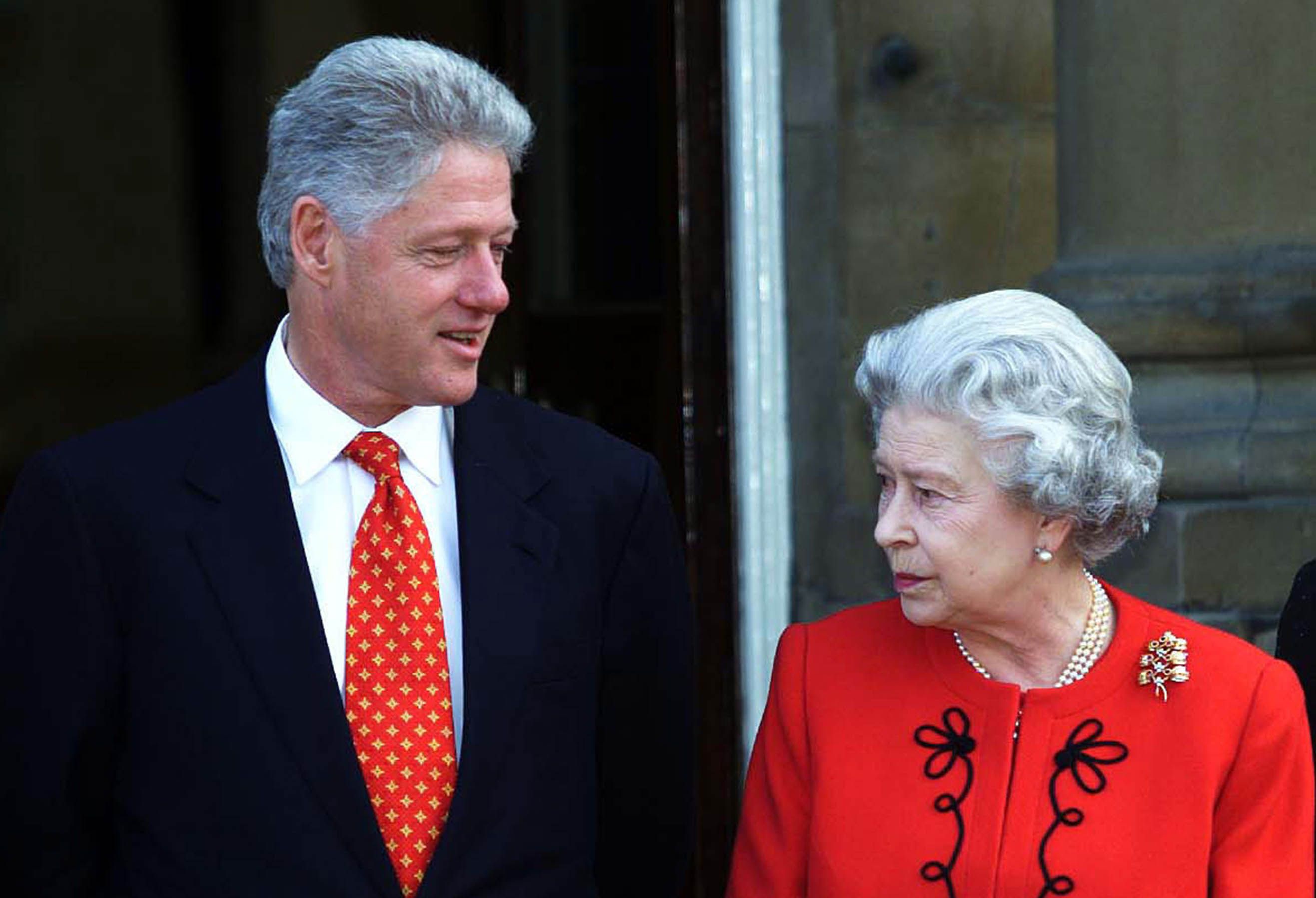 Did Bill Clinton Really Snub Queen Elizabeth For Indian Food In London ...