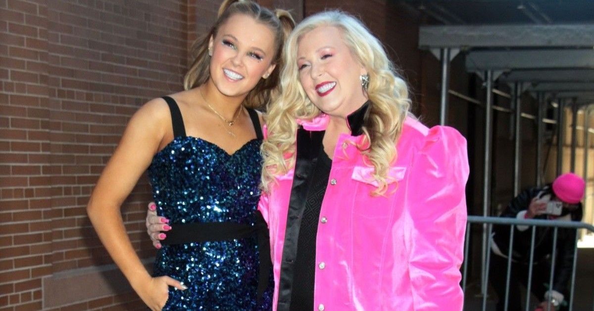 The Truth About Jojo Siwa's Secretive Relationship After Breaking Up With  Avery Cyrus And Kylie Prew