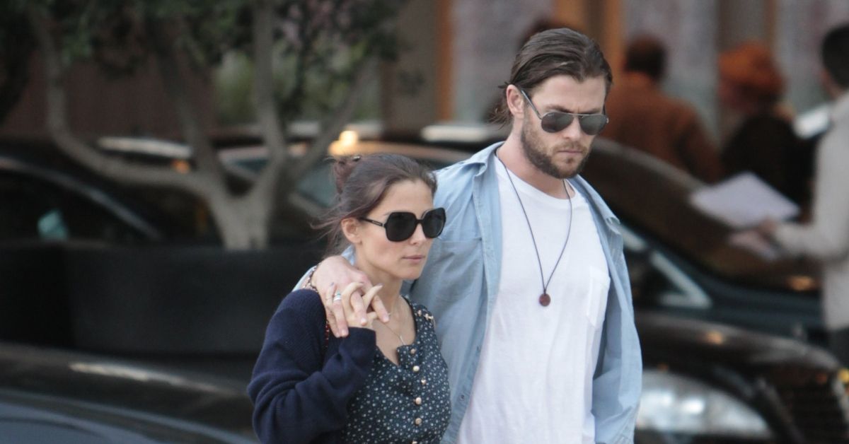 Chris Hemsworth and Elsa Pataky walking 