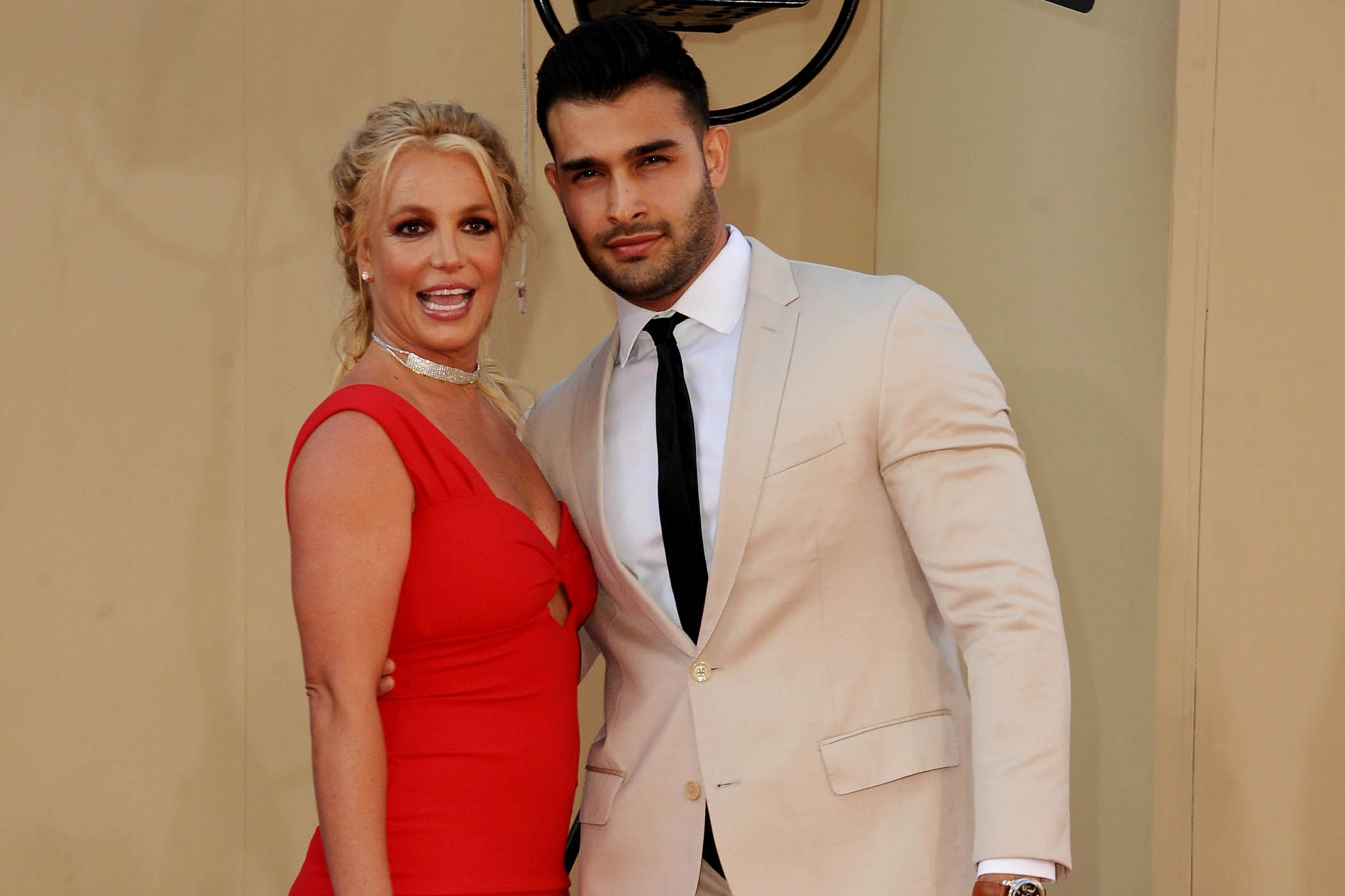 Does Britney Spears Pay Her Husband To Stay With Her_(1)