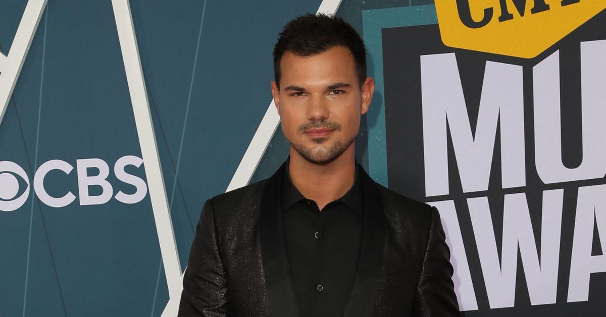 Taylor Lautner at the 2022 CMA Music Awards