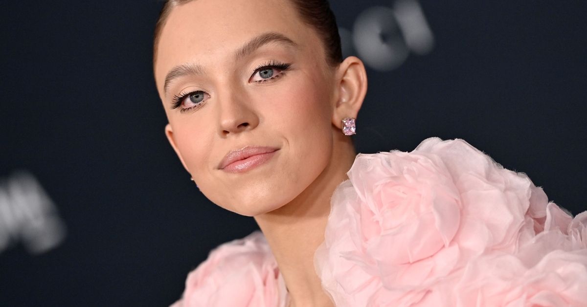 Sydney Sweeney smiling at an event in a pink dress