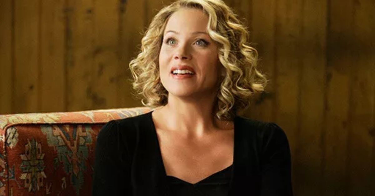 Christina Applegate smiling in a scene from Samantha Who?