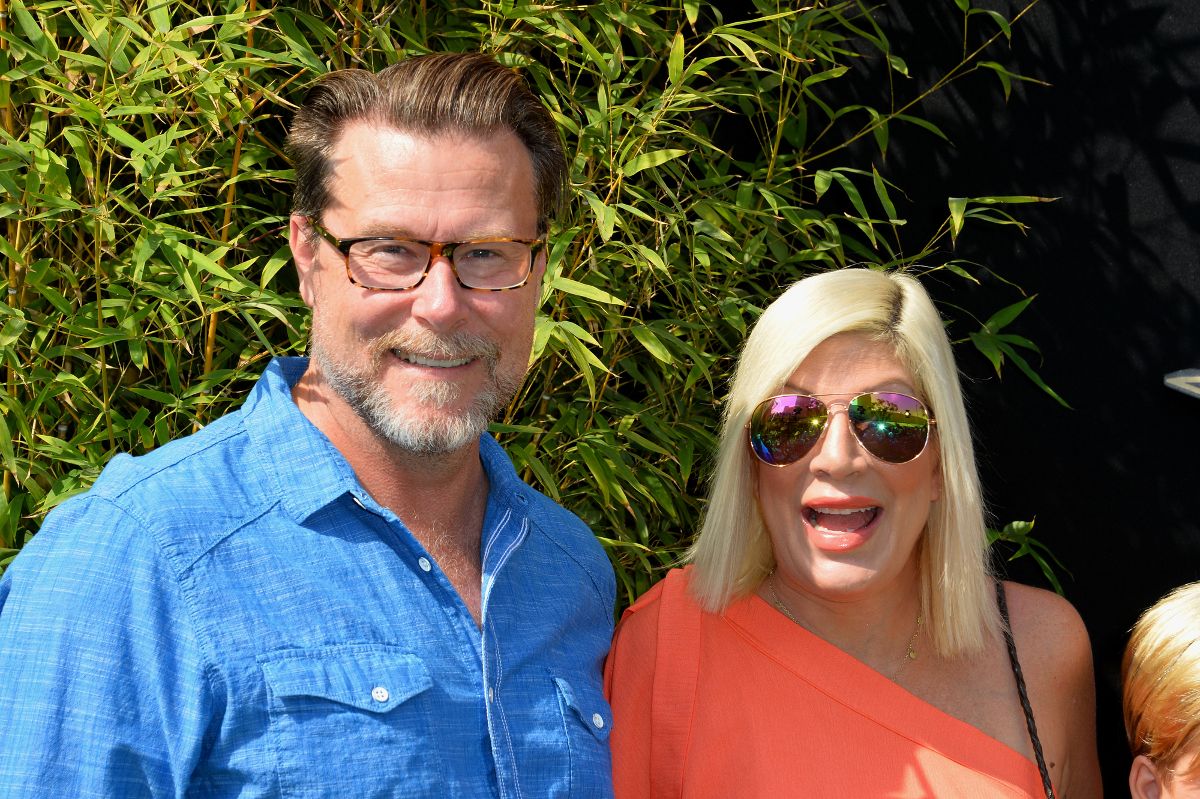 Tori Spelling and Dean McDermott at movie premiere