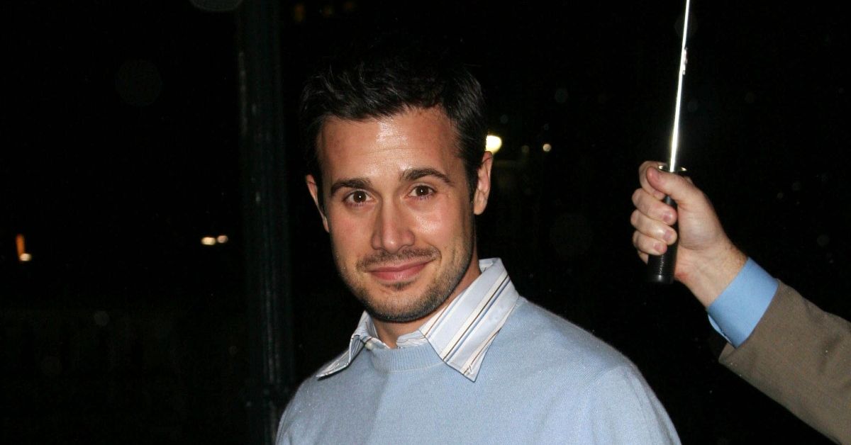 freddie prinz jr walking in New York