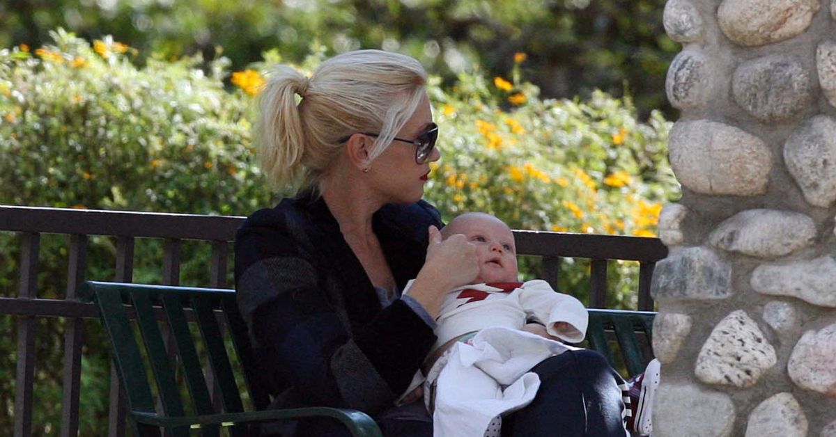 Gwen Stefani holding her baby