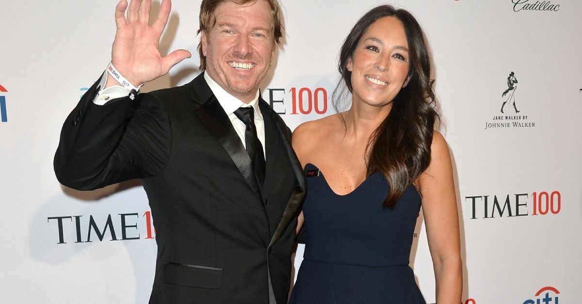 Chip Gaines waving next to Joanna Gaines