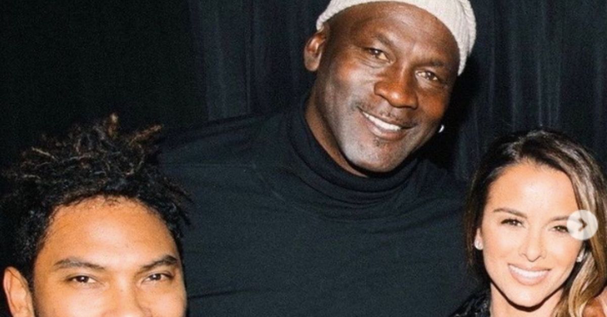 Michael Jordan and wife pose for photo