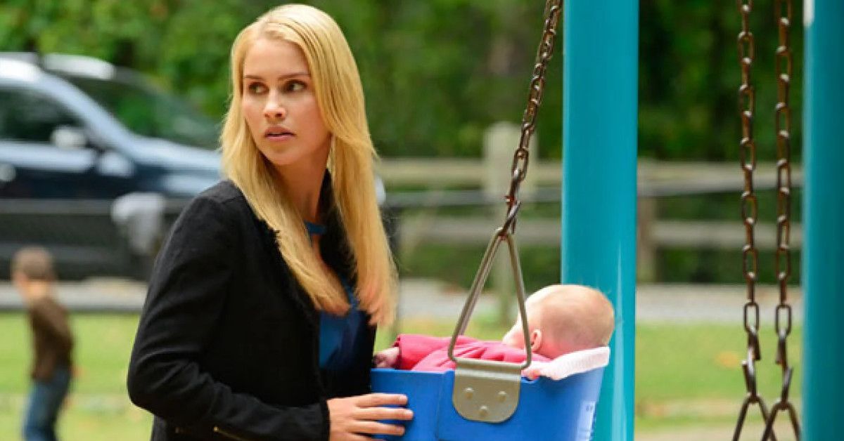 Vampire Diaries' star Claire Holt welcomes daughter Elle - Good Morning  America