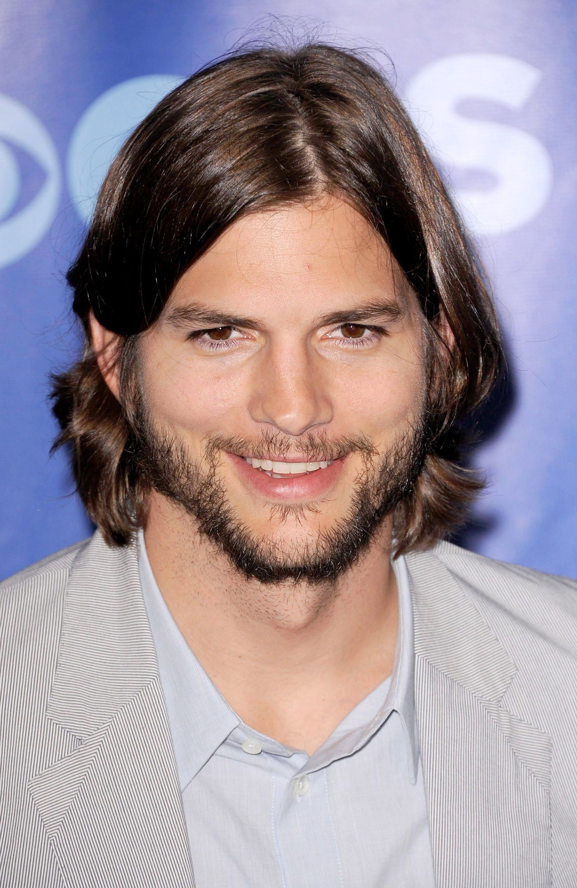 Ashton Kutcher | TheThings, image size:1950x3000