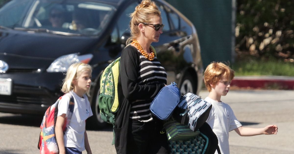 Julia Roberts outside with her children