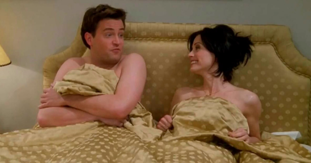 Matthew Perrys Wedding Scene With Courteney Cox On Friends Took A Dark Turn Behind The Scenes 