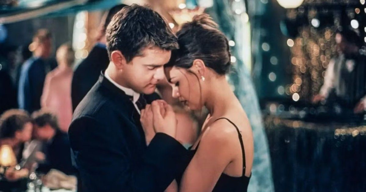 Katie Holmes and Joshua Jackson on 'Dawson's Creek'