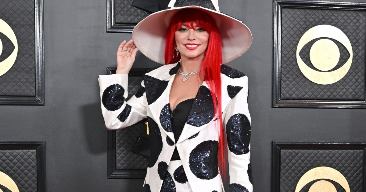 Shania Twain wearing a polka dot outfit and hat