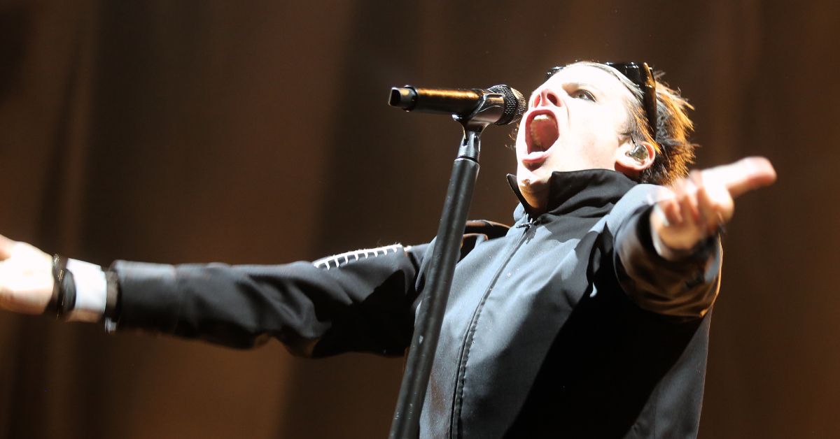 YUNGBLUD looks like he's screaming