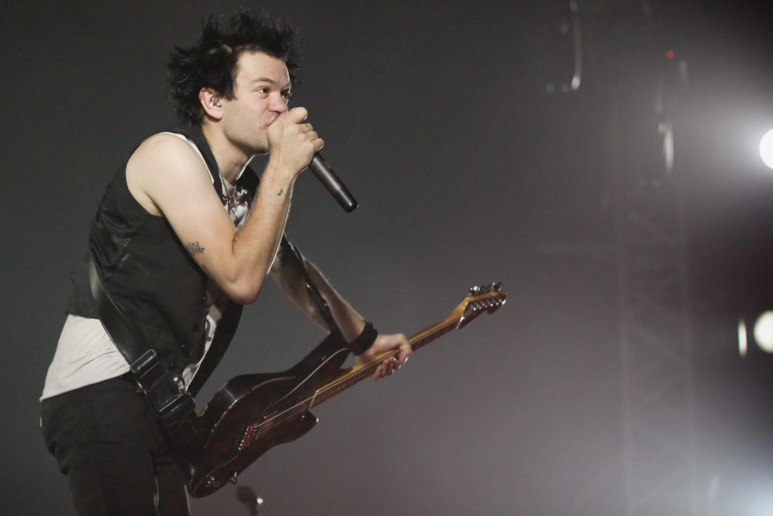 Sum 41 frontman sent death threats by Avril Lavigne's stalker