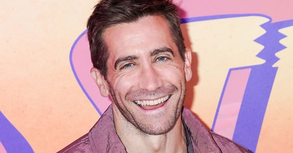 Jake Gyllenhaal smiling at a movie premiere