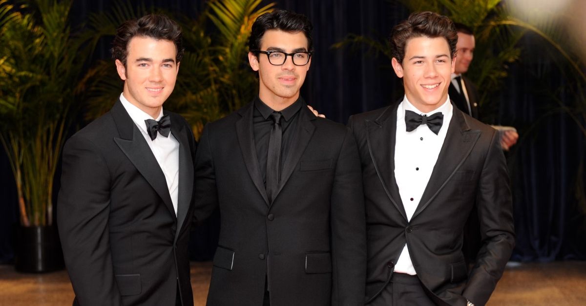 Jonas Brothers Posing On Red Carpet 
