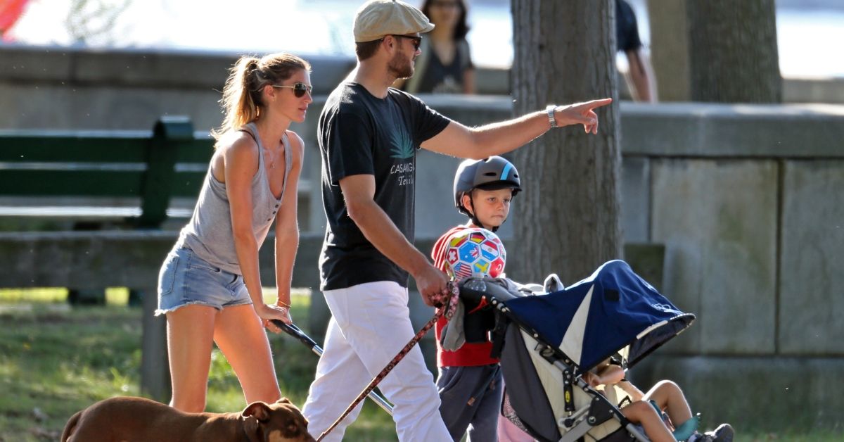 tom brady walks with his family
