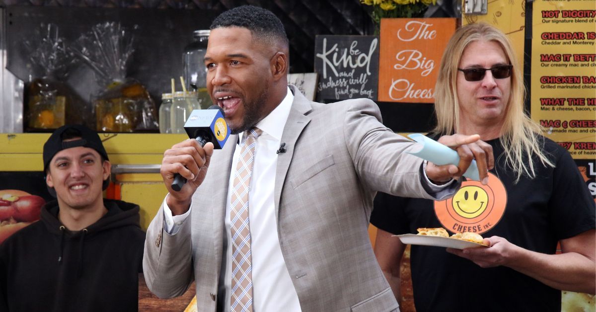 Michael Strahan GMA hosting in crowd