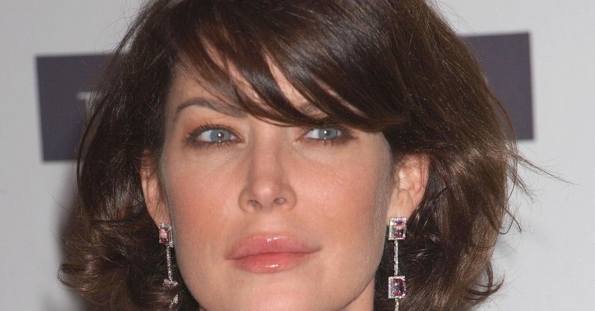Lara Flynn Boyle looking serious on the red carpet