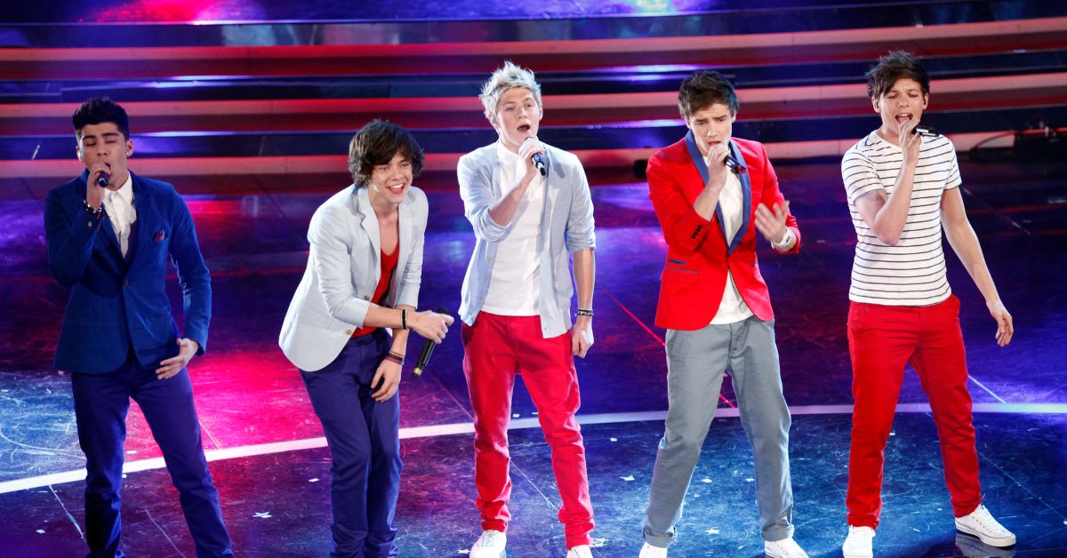 One Direction performing together before their hiatus