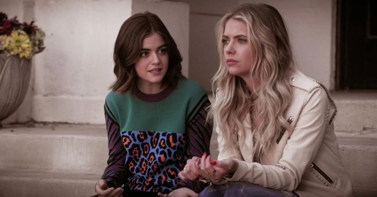 Lucy Hale and Ashley Benson on Pretty Little Liars
